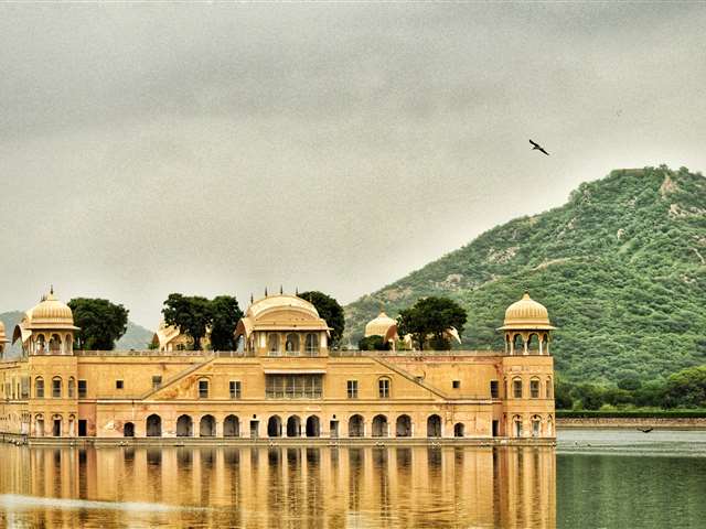 Jaipur to Agra Taxi Fare